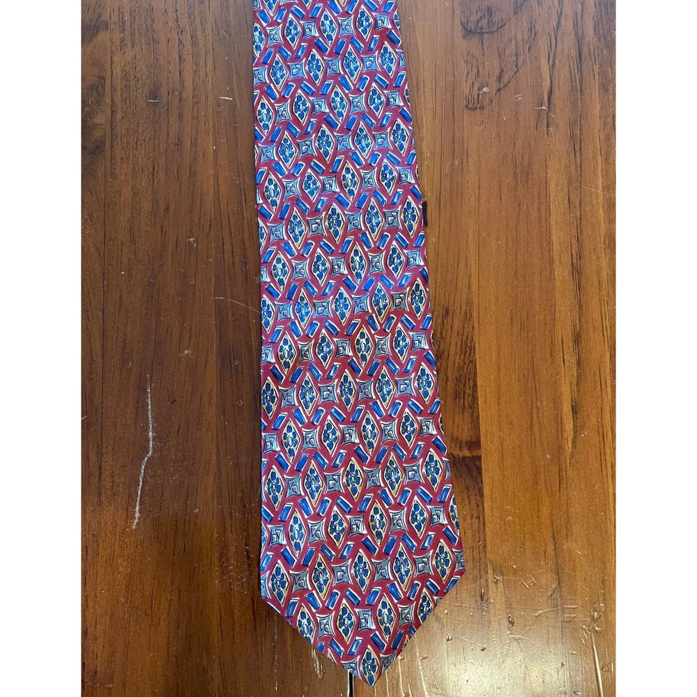 417 by Van Heusen Mens Neck Tie All Silk  Made in the USA Red Blue Geometric
